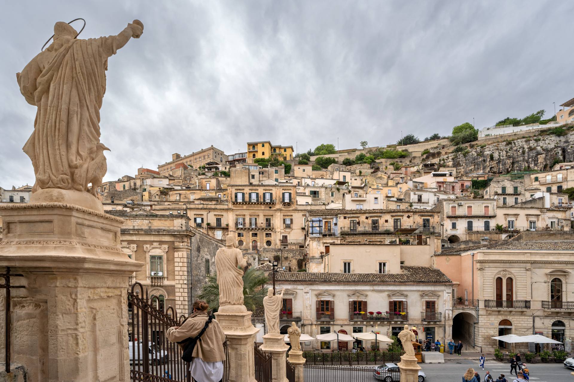 Blick vom Portal auf die Stadt